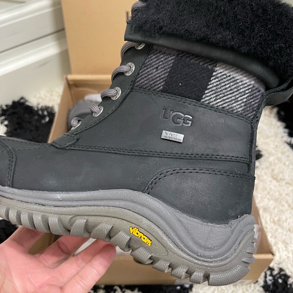 NIB Women’s Size 5 (European Size 36) UGG Adirondack II Plaid Waterproof Boots - Picture 9 of 16